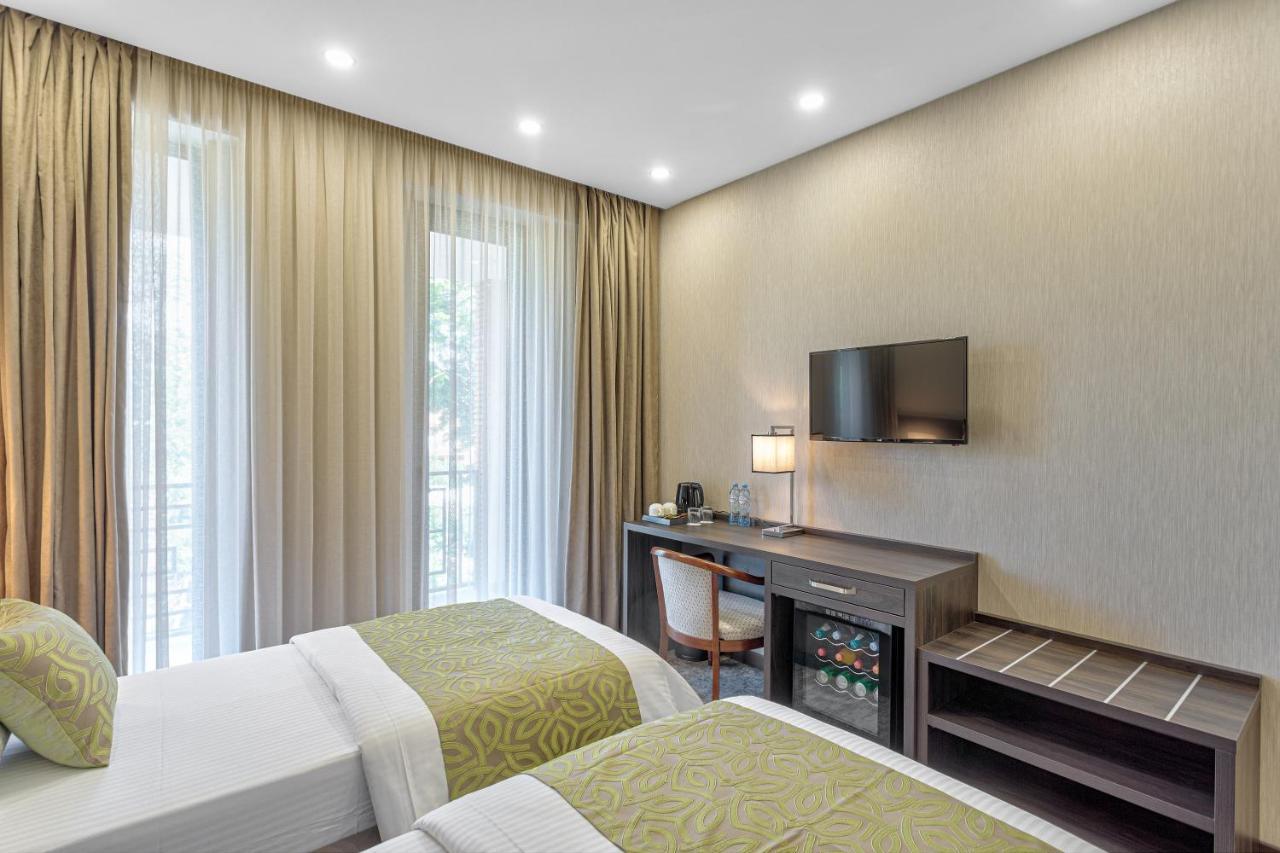 Vinum Hotel Тбилиси Екстериор снимка