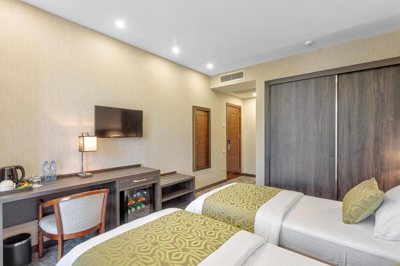 Vinum Hotel Тбилиси Екстериор снимка