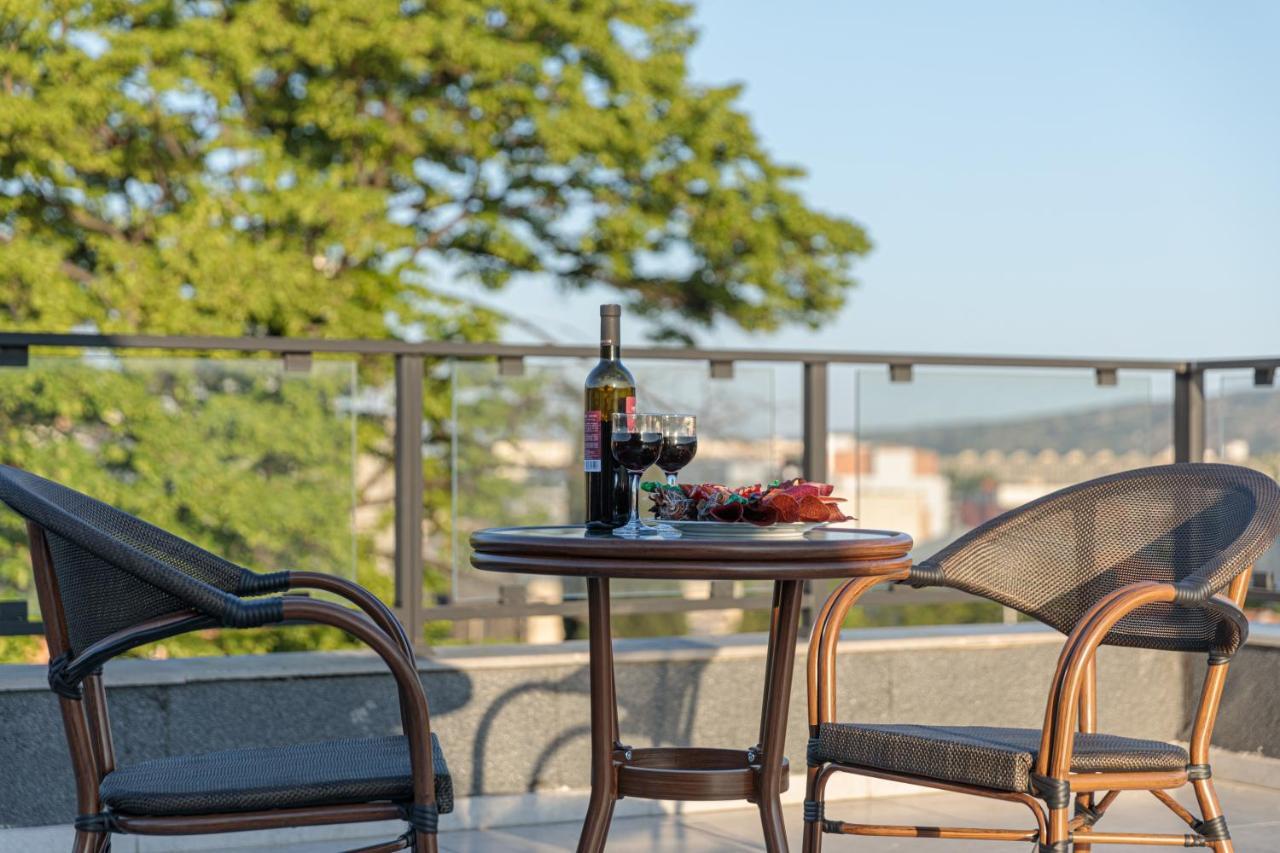 Vinum Hotel Тбилиси Екстериор снимка
