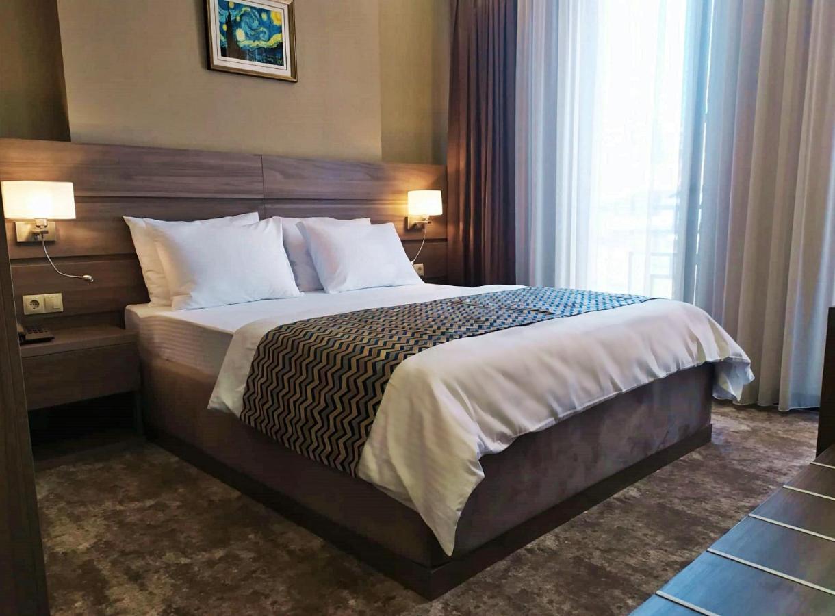 Vinum Hotel Тбилиси Екстериор снимка