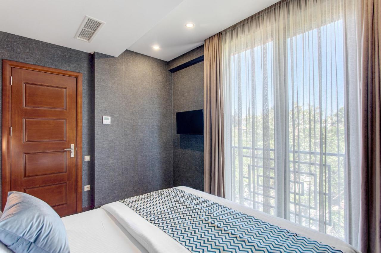 Vinum Hotel Тбилиси Екстериор снимка