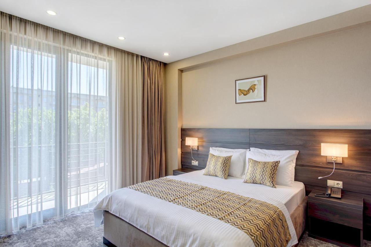 Vinum Hotel Тбилиси Екстериор снимка