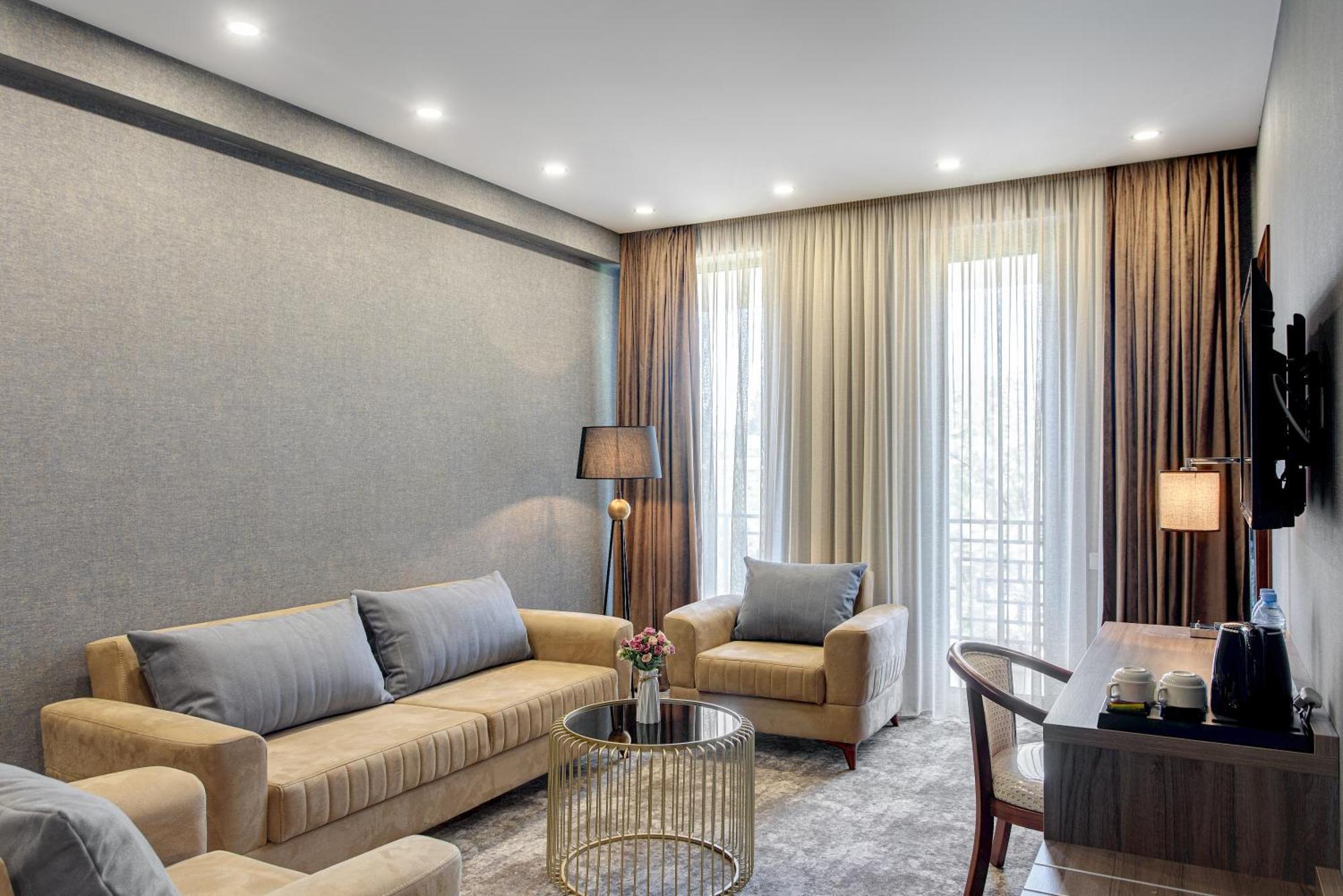 Vinum Hotel Тбилиси Екстериор снимка